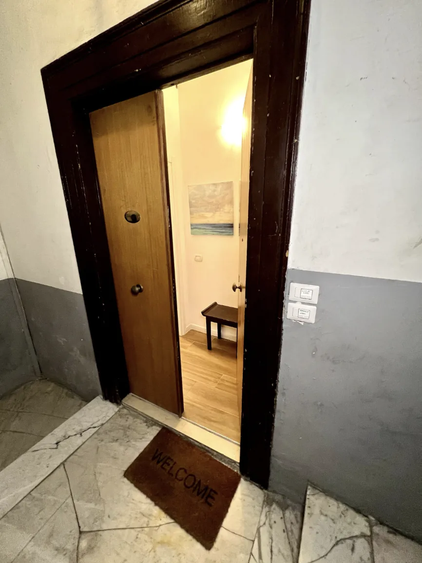 Porta di ingresso dell’appartamento